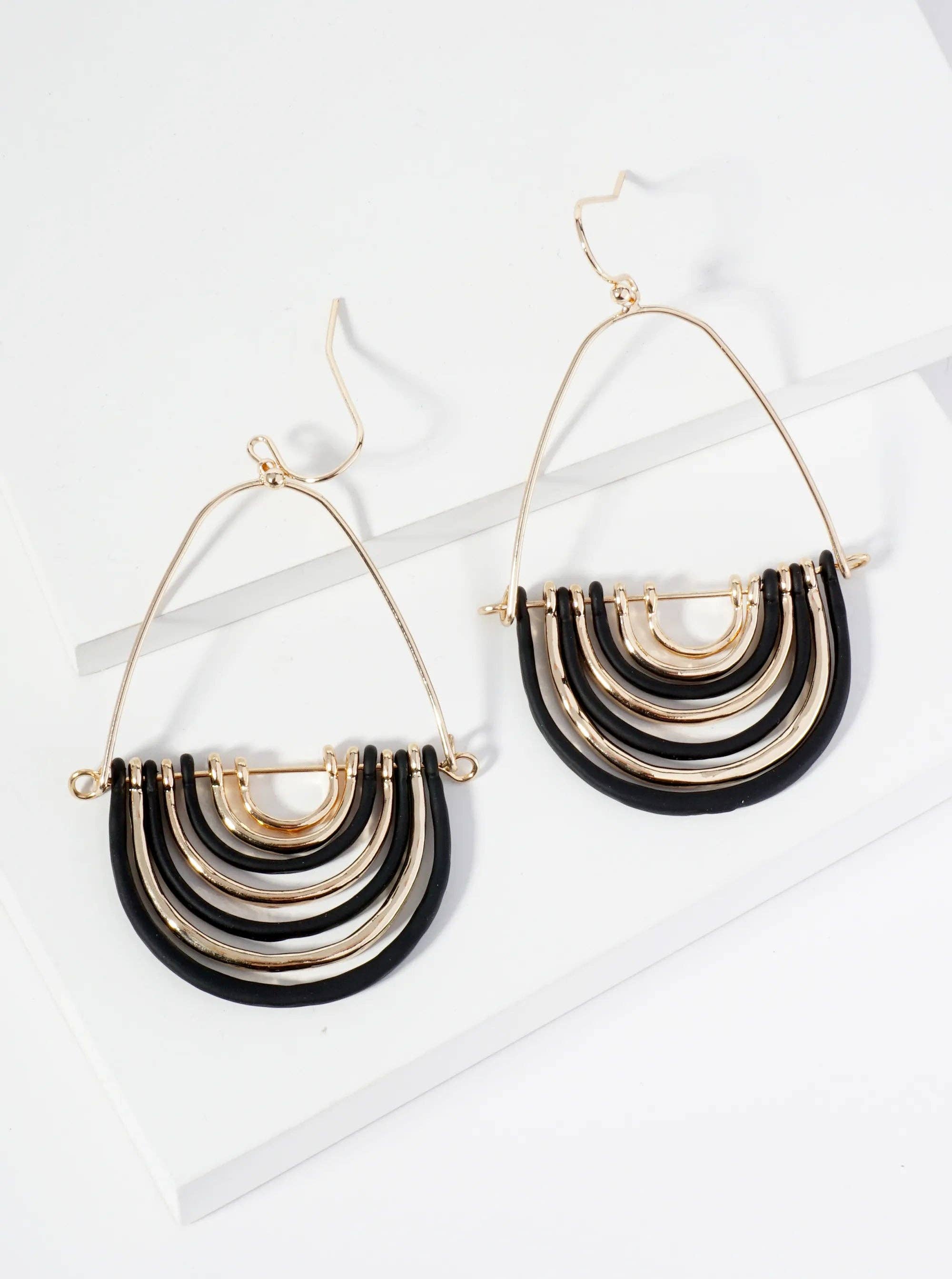 Hammered Metal Geometric Teardrop Dangle Earrings: Grey